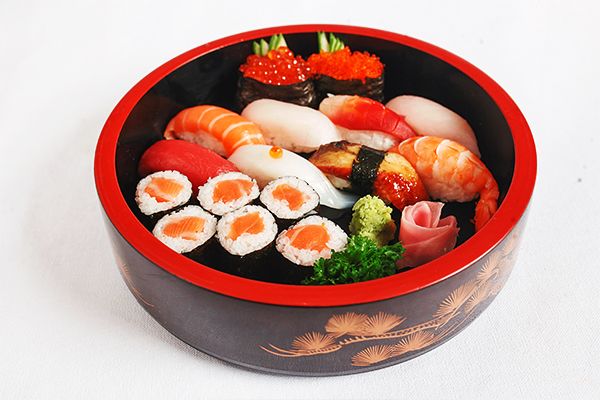 ホーチミンのお寿司レストラン「SUSHI WORLD」で毎週土日は15万ドンでお寿司食べ放題！