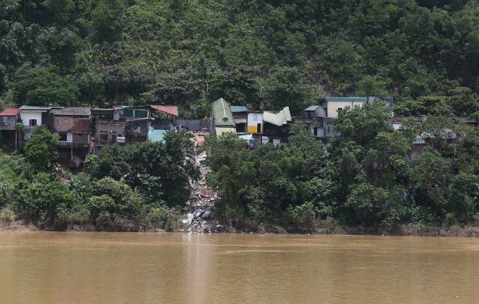 ベトナム北部で土砂崩れ、住宅崩壊の恐れで住民に緊急避難指示か