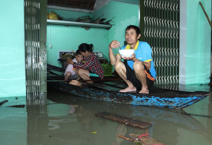 ベトナム中部、大洪水により8人が死亡