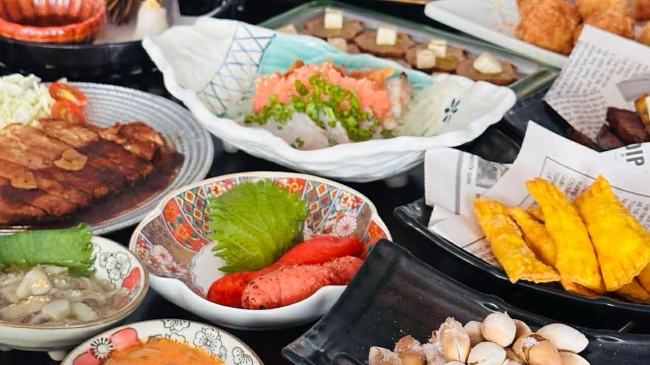 居酒屋 縁 ハノイの刺身盛りと店内の写真