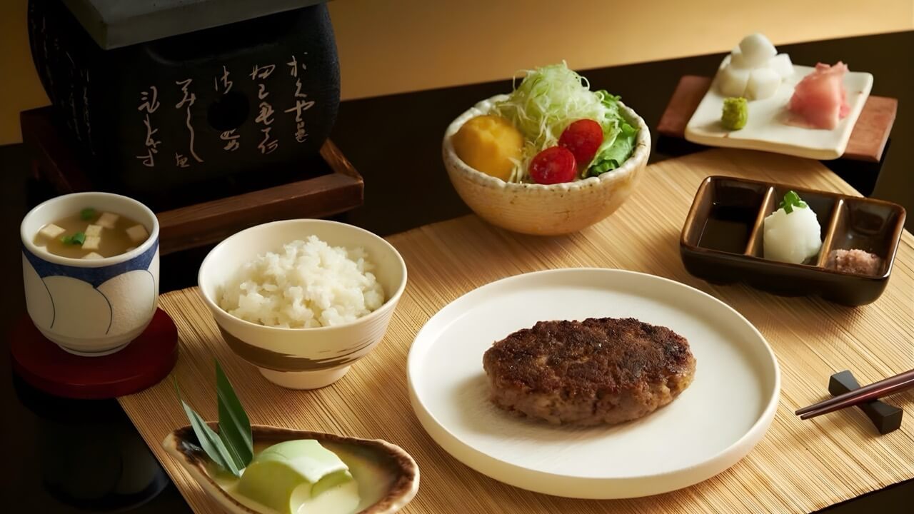 KAMADO BEEF RICEの和牛料理とご飯の写真