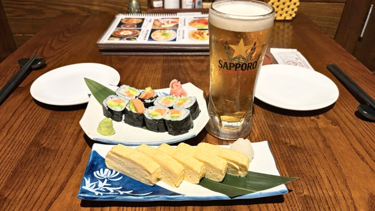 初詣のすき焼きとレトロな店内の写真