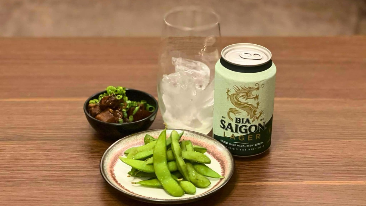 THE DAY’Sの店内とラーメンバーの雰囲気がわかる写真