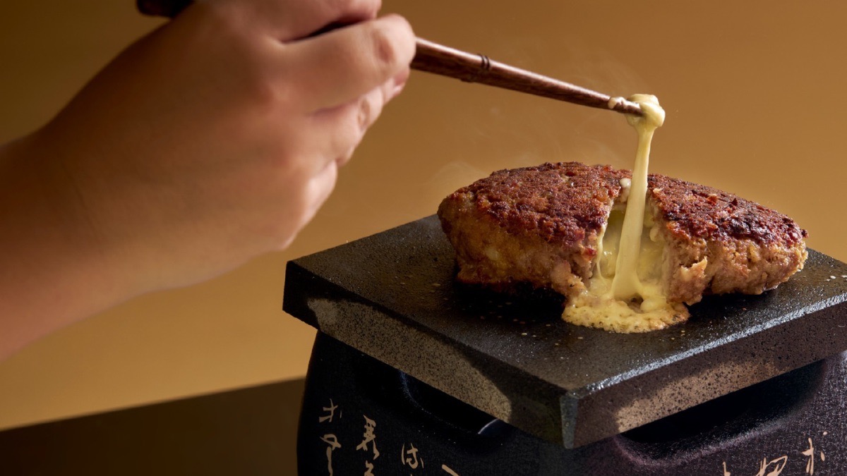 KAMADO BEEF RICEの和牛料理とご飯の写真