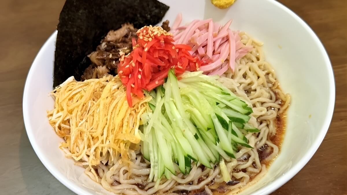 らーめん喰龍のラーメンと店舗外観の写真 3