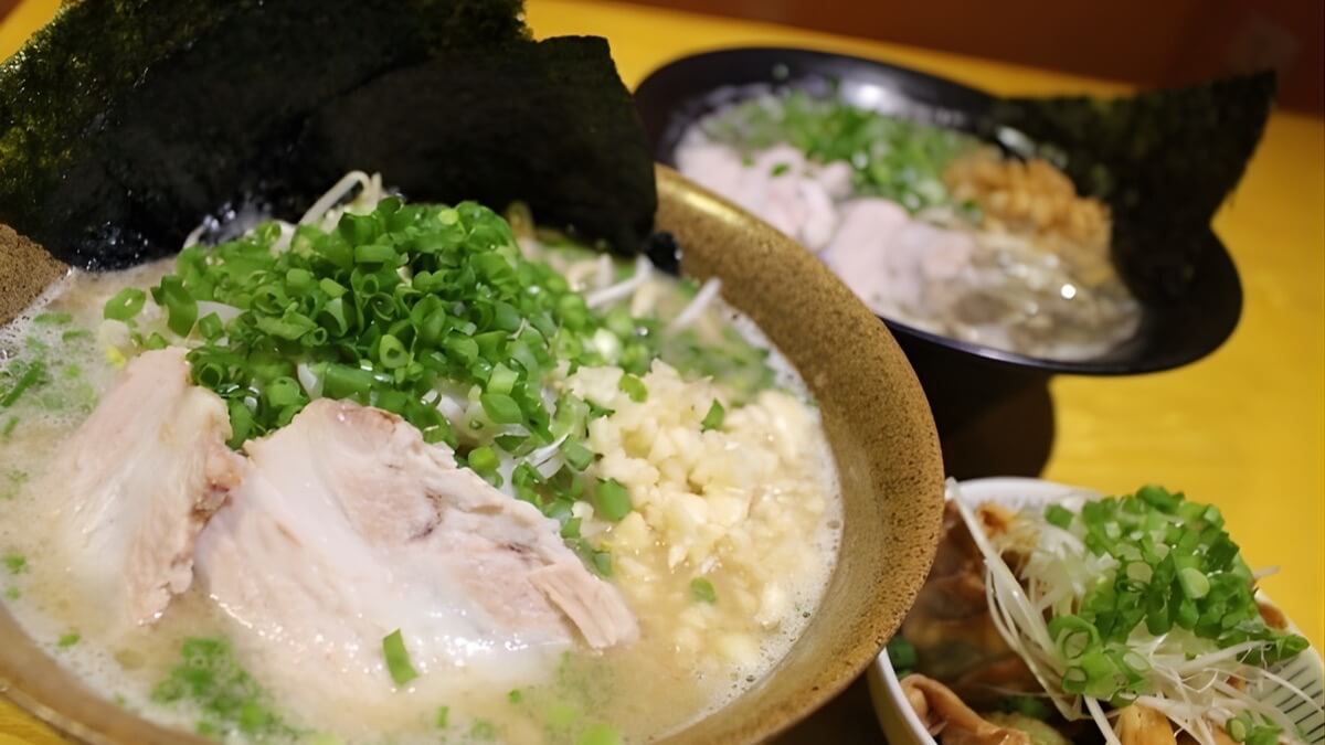 らーめん喰龍のラーメンと店舗外観の写真 2