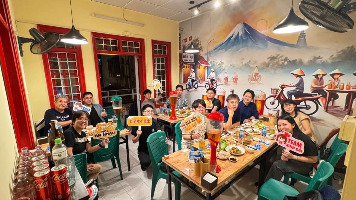 ビアホイ富士のビールと大衆酒場の雰囲気が伝わる写真 4