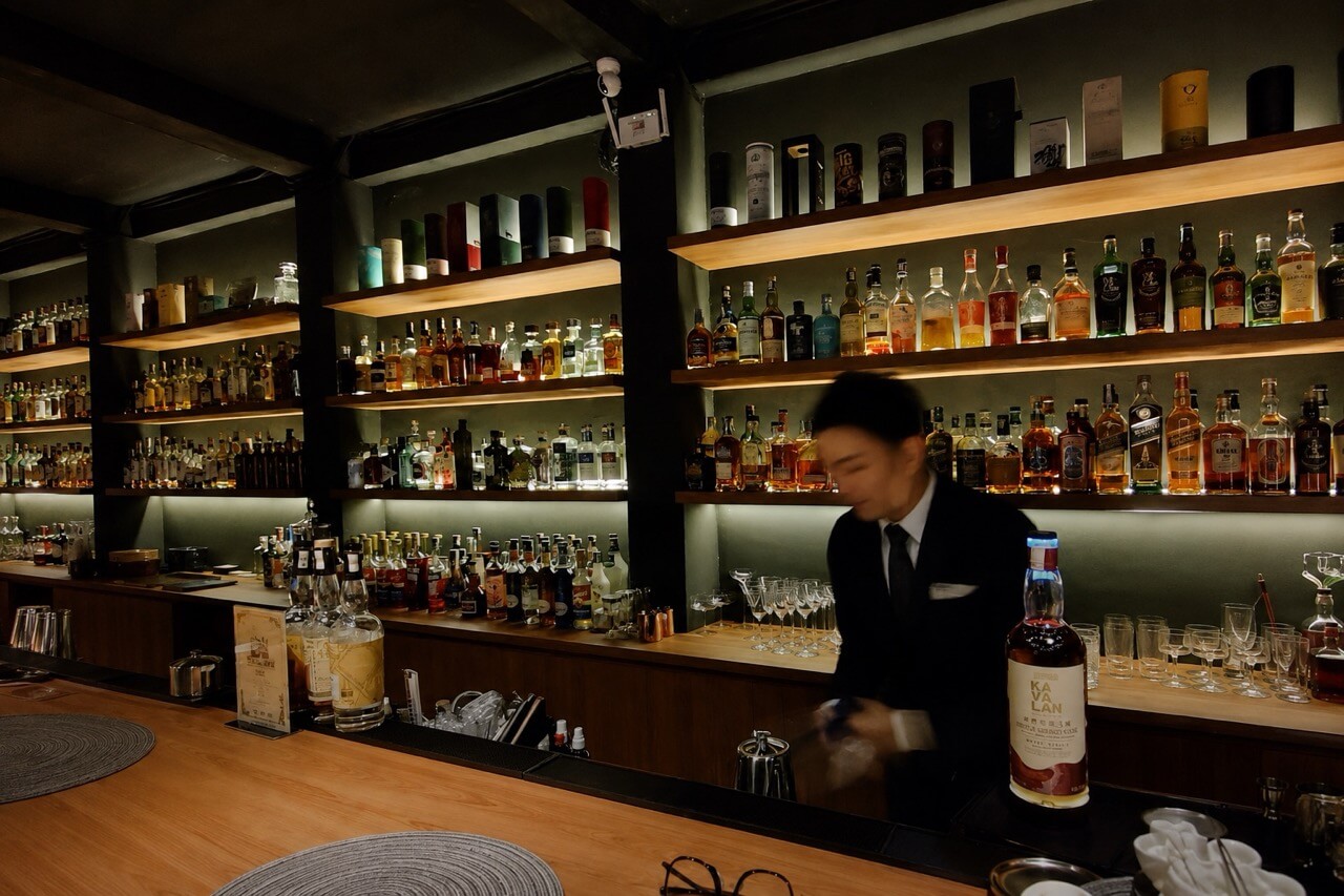 The Bar Hikasa Mixologyのバーカウンター