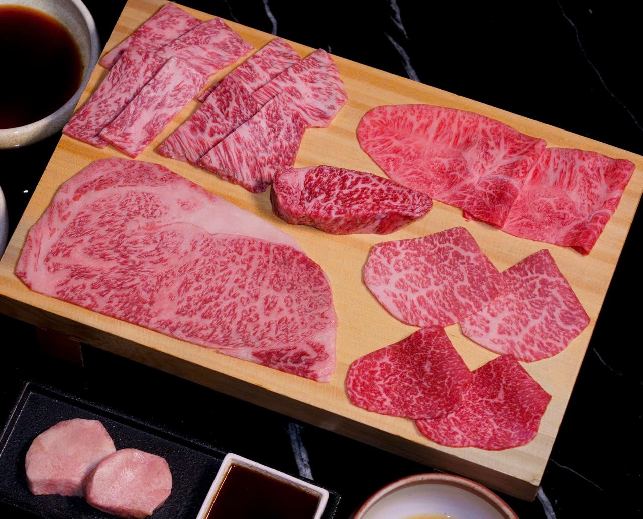 焼肉矢澤ハノイの3周年限定特別おまかせコース料理1