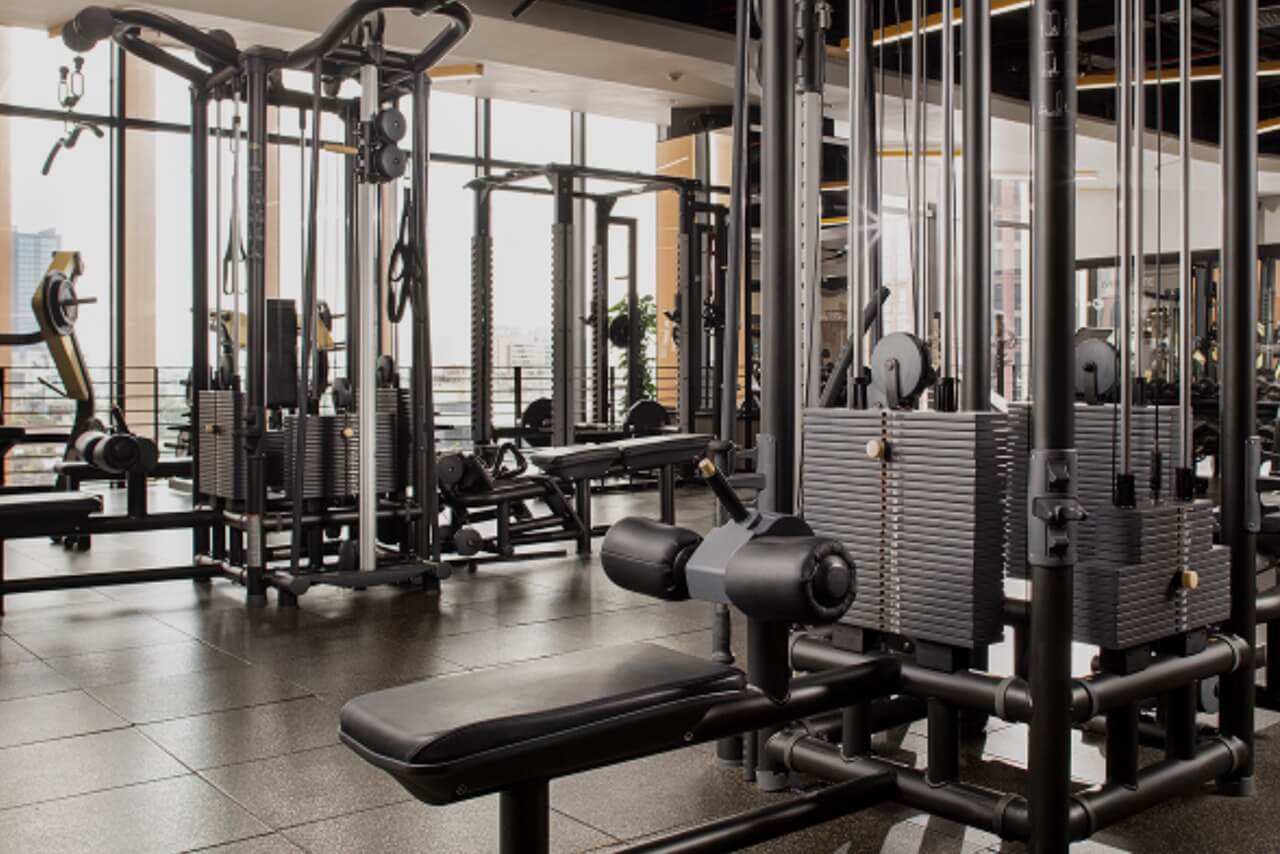 ハノイのElite Fitnessにある屋内プール
