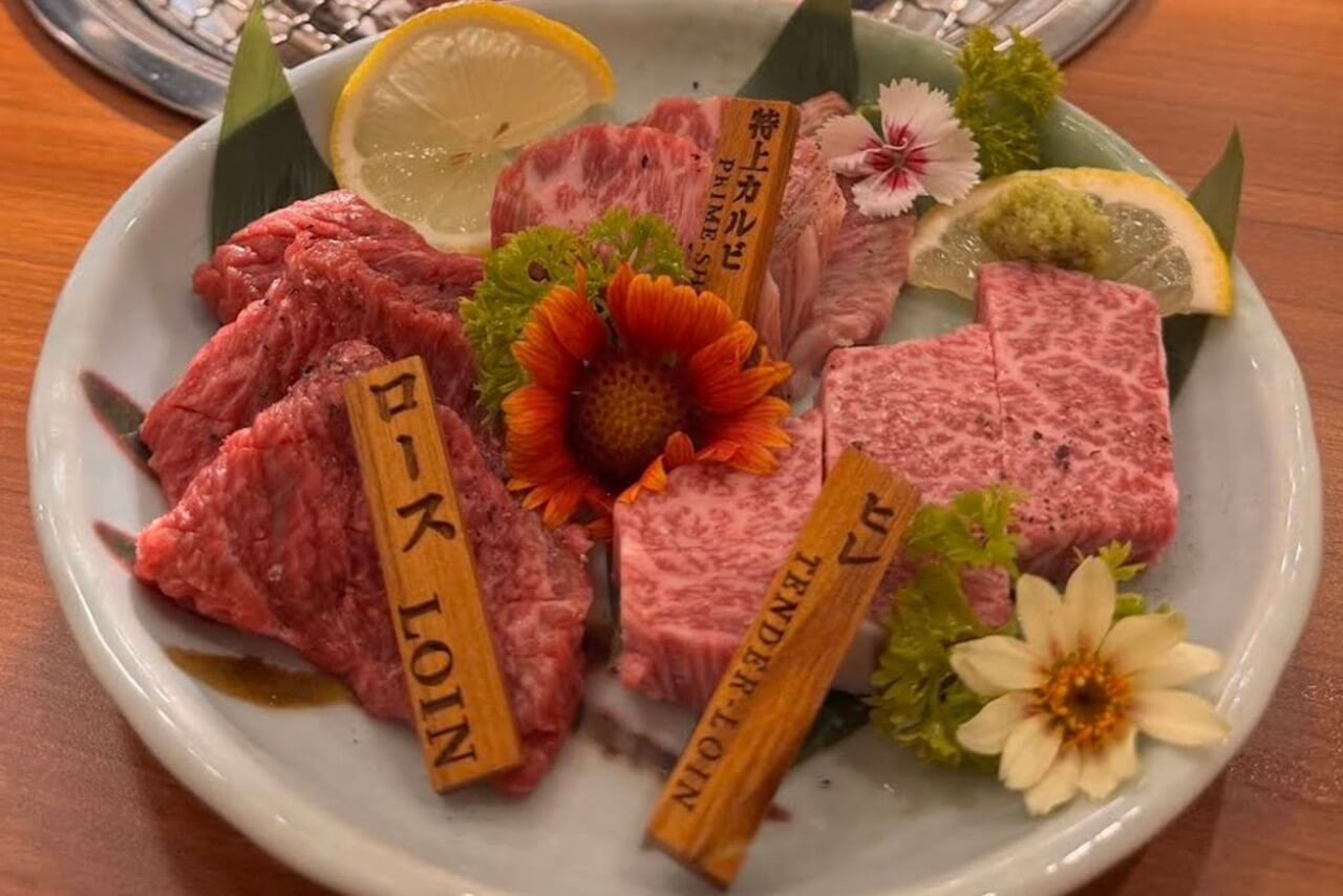 焼肉おもちSaigonで提供されるA5鹿児島黒牛