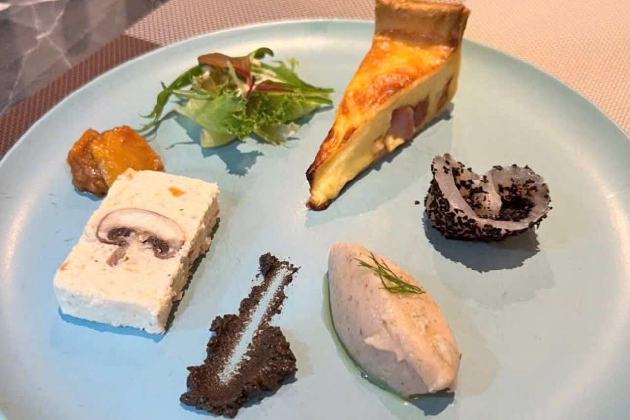 Bistro TONTONの70万ドンコース料理1