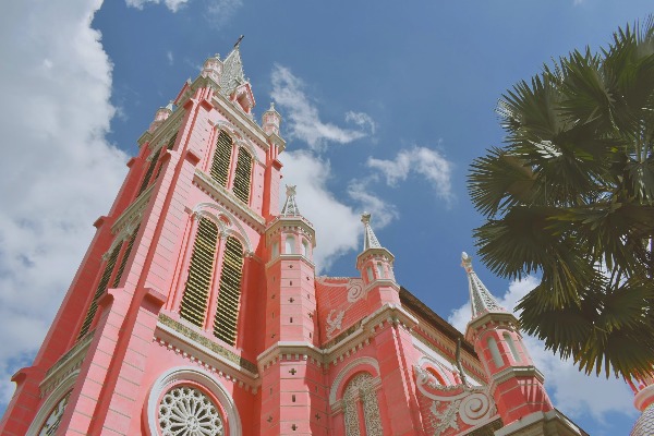タンディン教会、世界トップのピンクスポットに