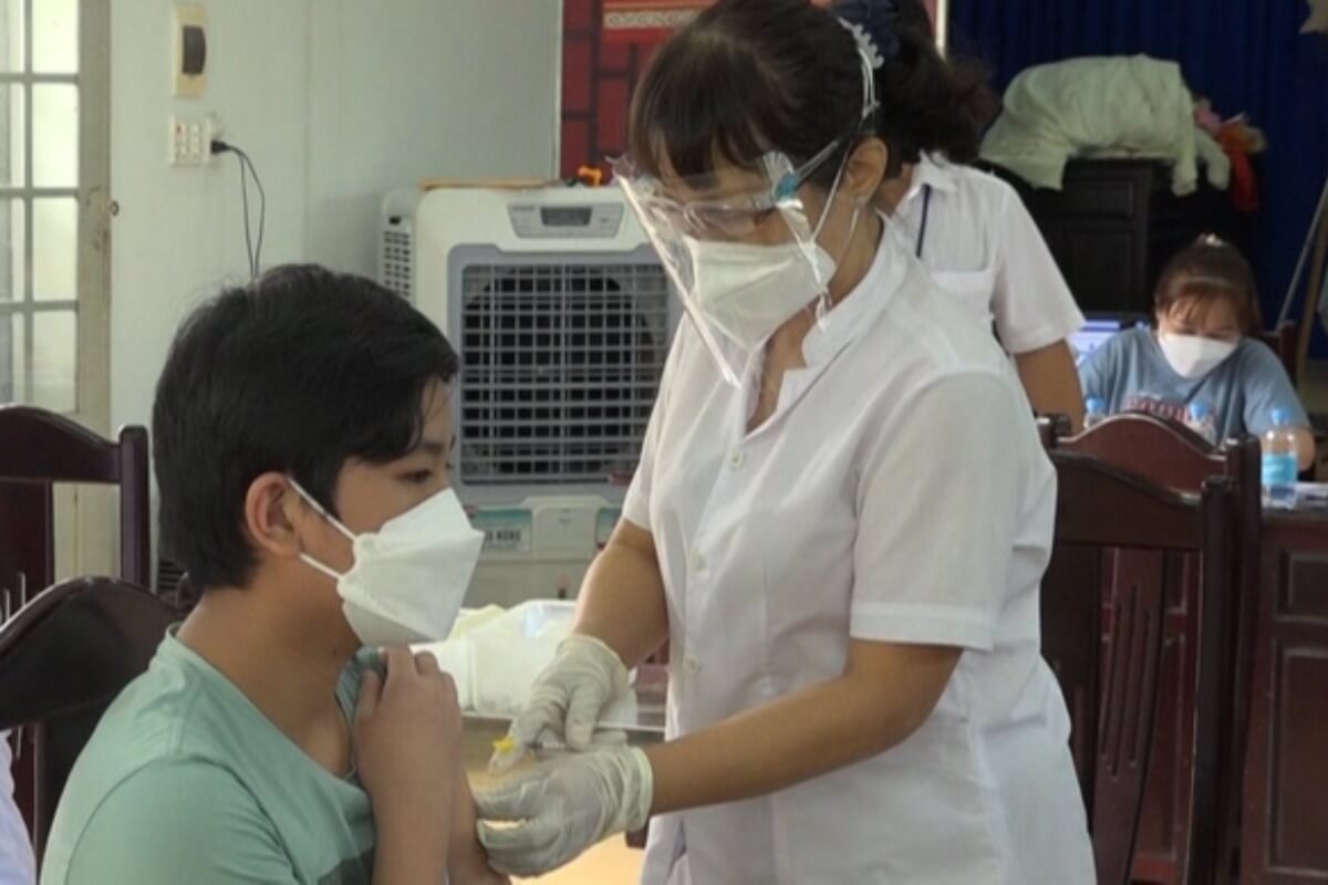 ベトナム：新型コロナ感染者1万4638人を確認 12日