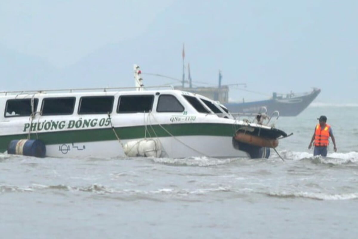 ホイアン沖ボート転覆事故、死亡者は15人に