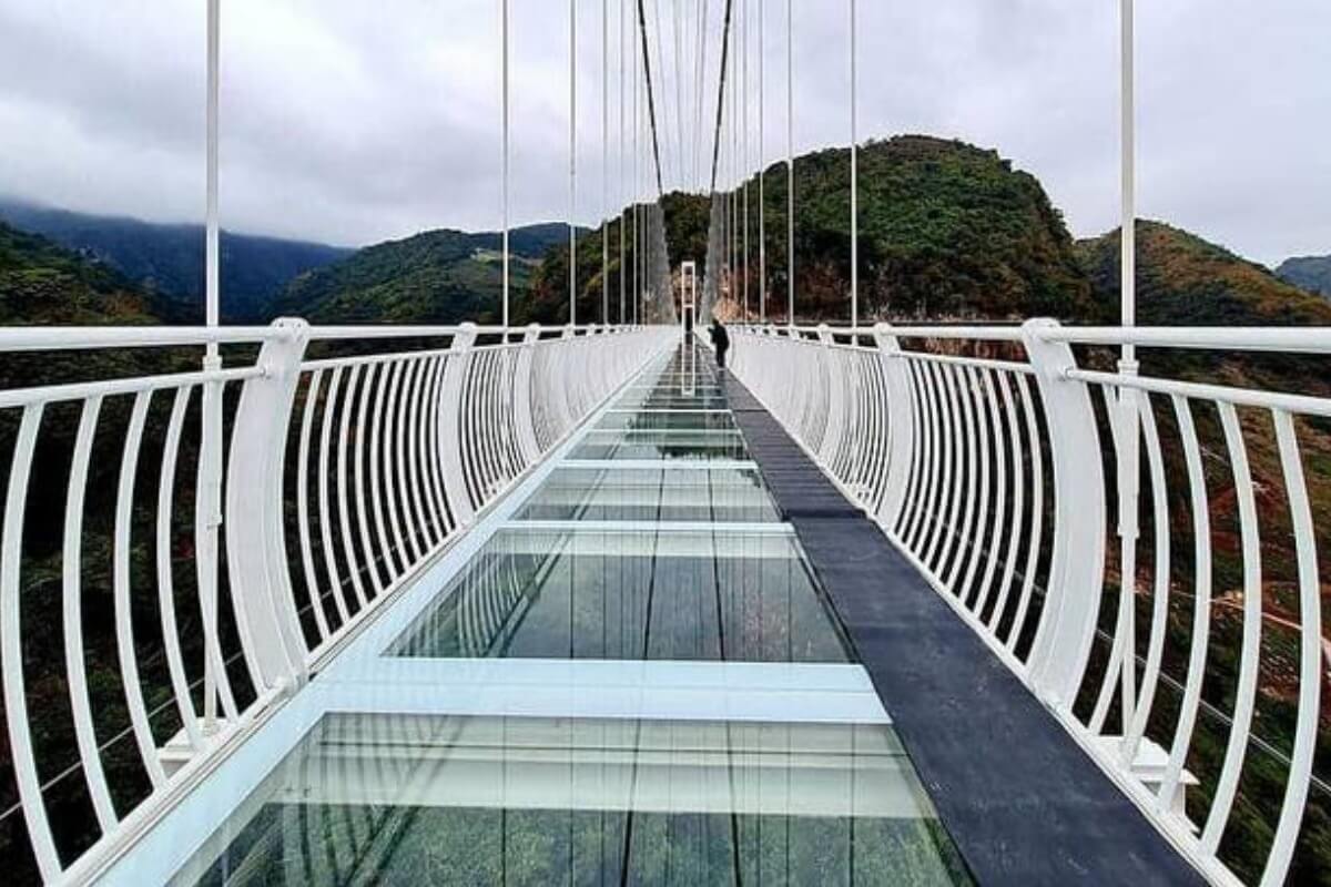 世界最長ギネス申請手続き中、ベトナム北部にガラスの橋が開通へ