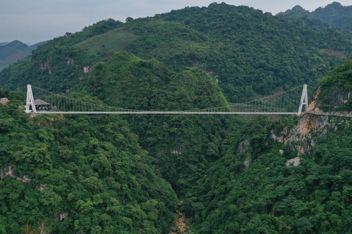 モクチャウのガラス橋が世界最長としてギネスに認定