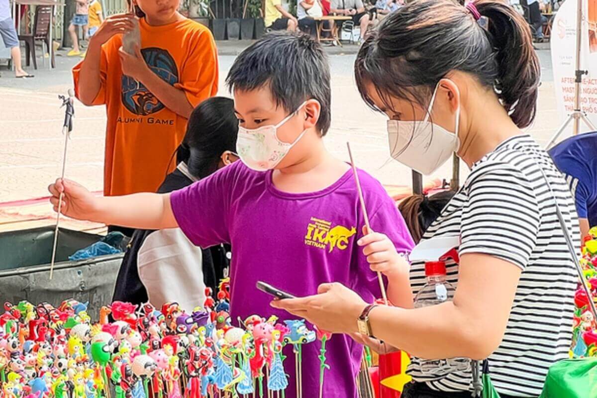 ベトナム：新型コロナ感染者896人、前日比152人増　25日