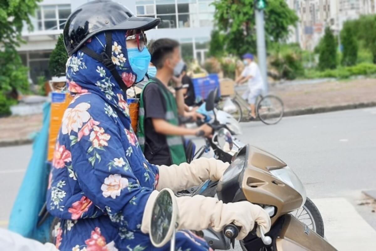 女性バイク運転手「ストリート忍者」、衣服や視界不良が事故原因に