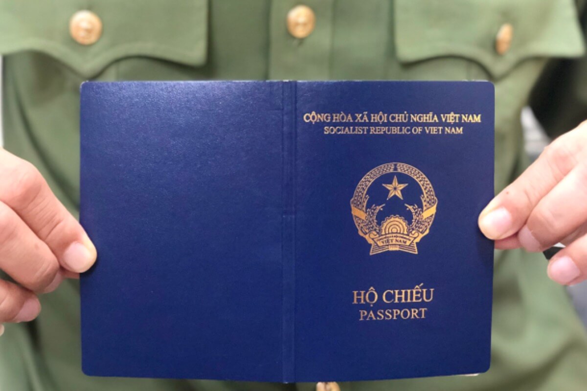 ドイツ、ベトナムの新パスポートのビザを拒否