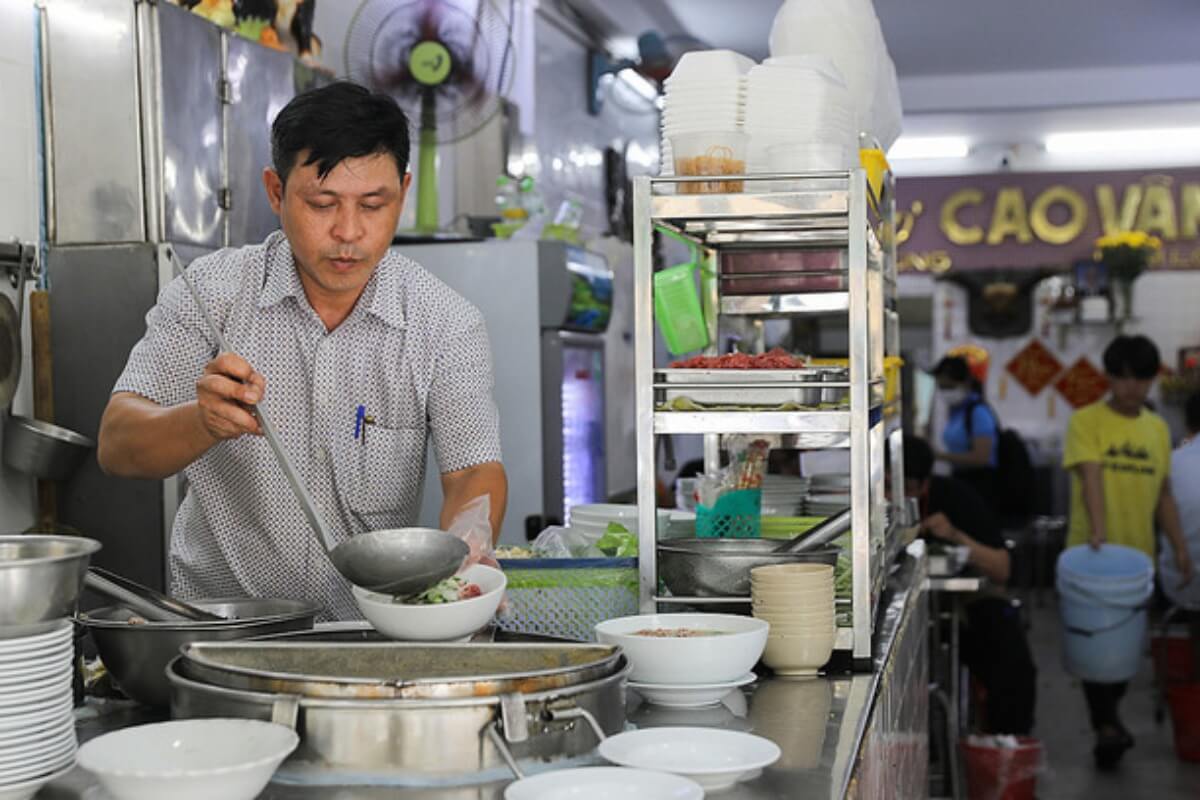 燃料価格低下も物価は下がらず、多くのベトナム人がインフレを警戒