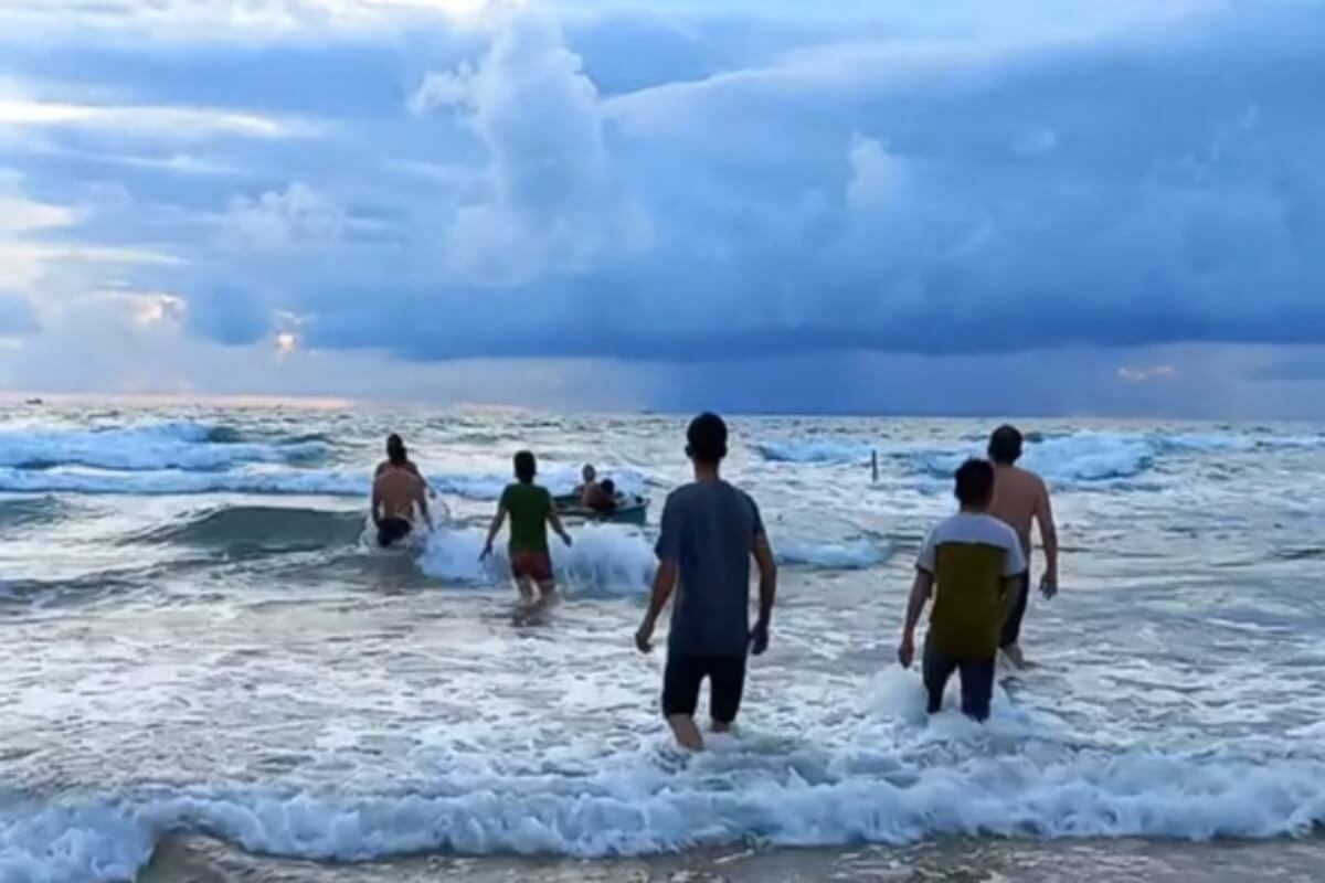 フーコック島で観光客5人が溺れる、救助に参加した男性が死亡