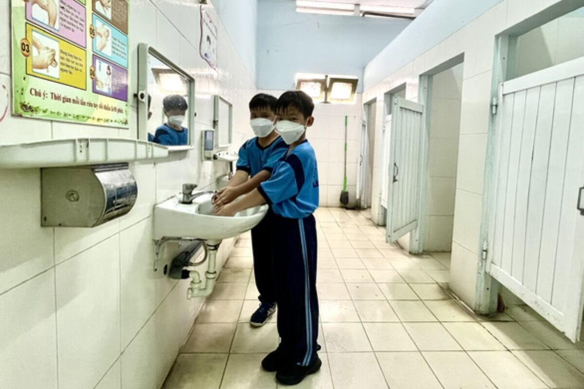 学校のトイレ不足、ベトナムでは210人以上で1つのトイレを共有