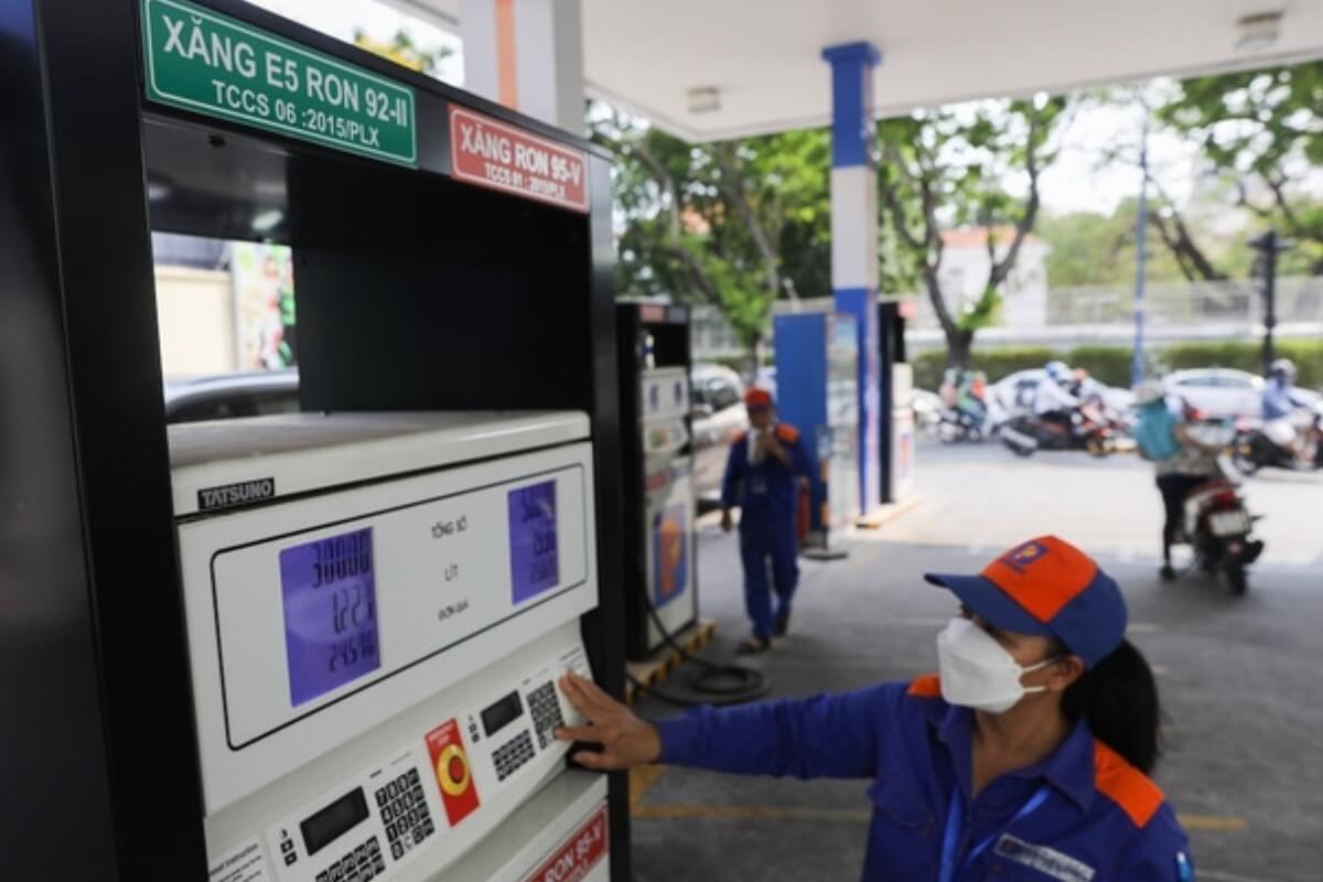 ベトナム、インフレ抑制のために燃料税引き下げを提案