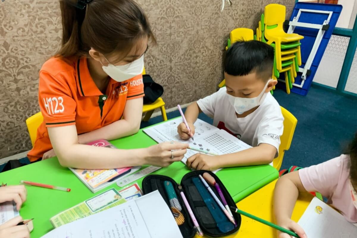 ベトナム南部で英語教師が不足、増加する生徒に対応できず