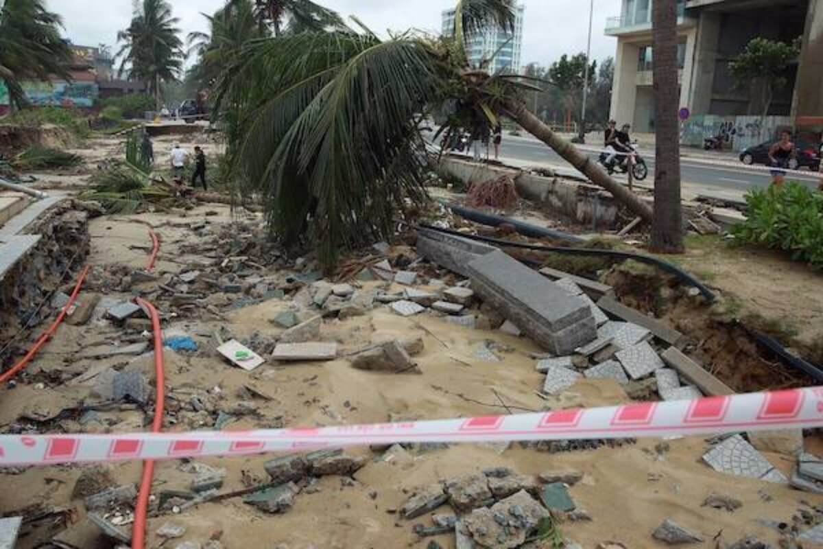 ベトナム中部の洪水被害、死者数が10人に増加