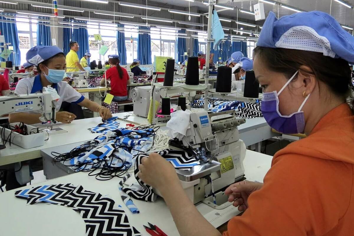 解雇か雇用維持か、受注減が続くベトナム工場の対応