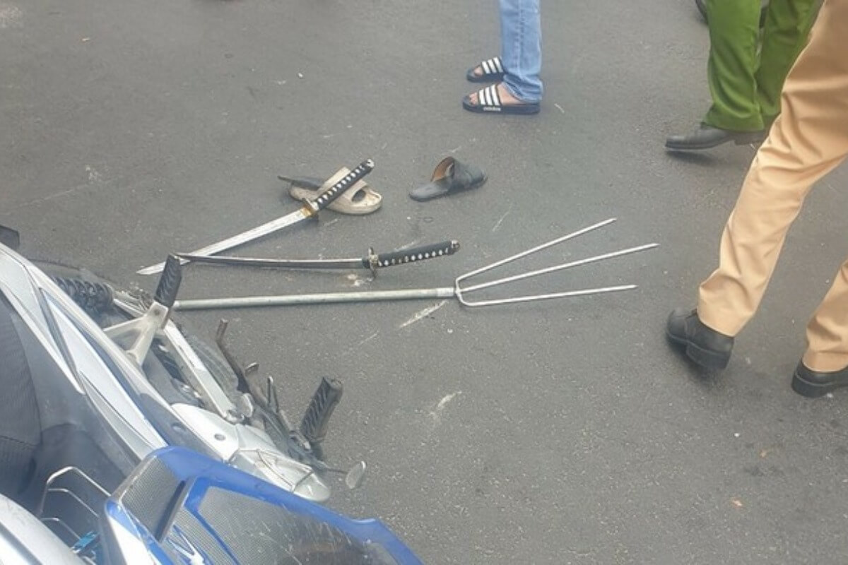 ホーチミン市で武装した3人を乗せたバイクが衝突事故、4人が入院