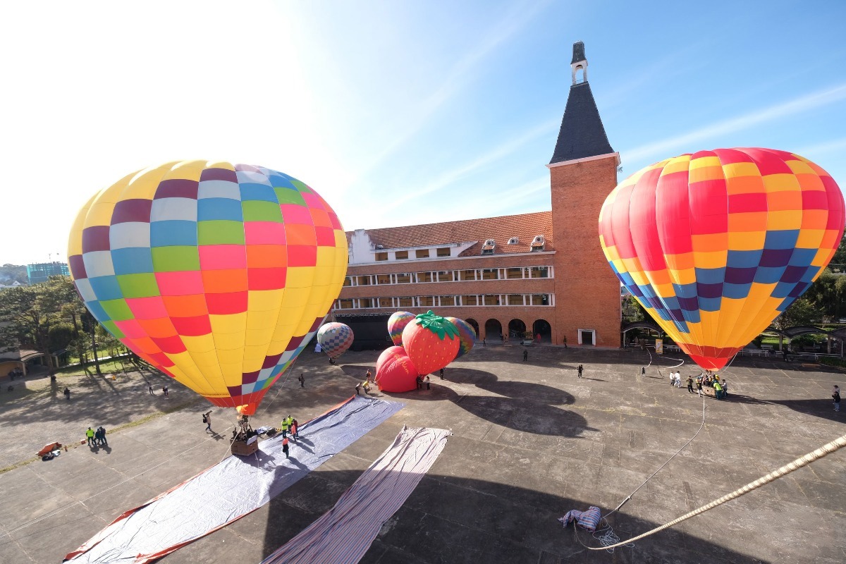 ダラットで熱気球観光、パイロットツアーを実施