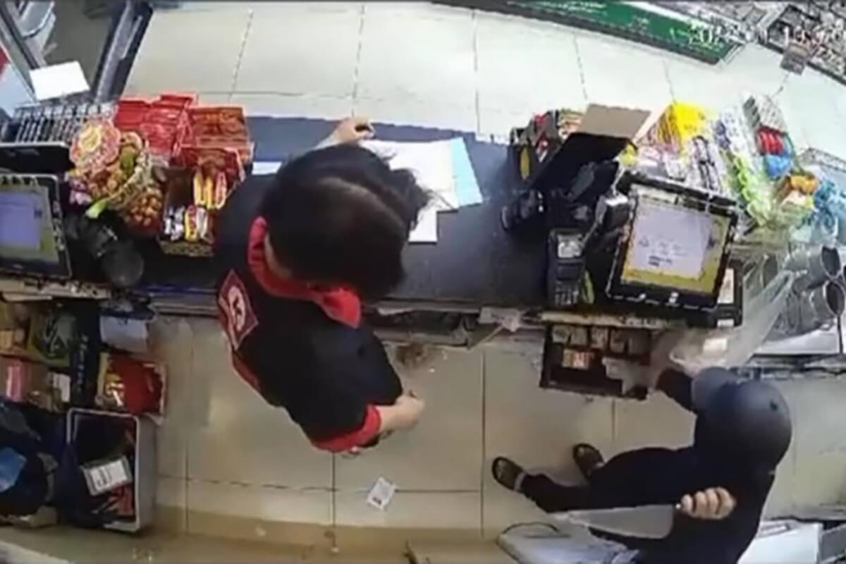 ハノイ市のコンビニ4店舗で強盗、包丁を突きつけ現金要求