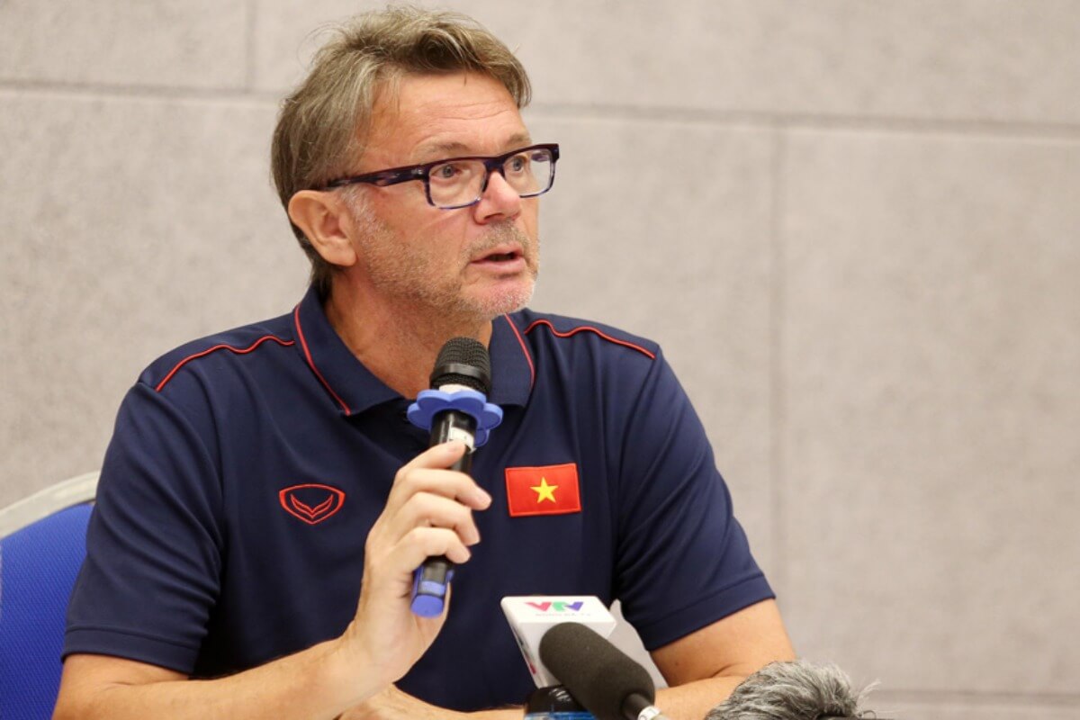 ベトナムサッカー代表監督、フィリップ・トルシエ氏が正式就任