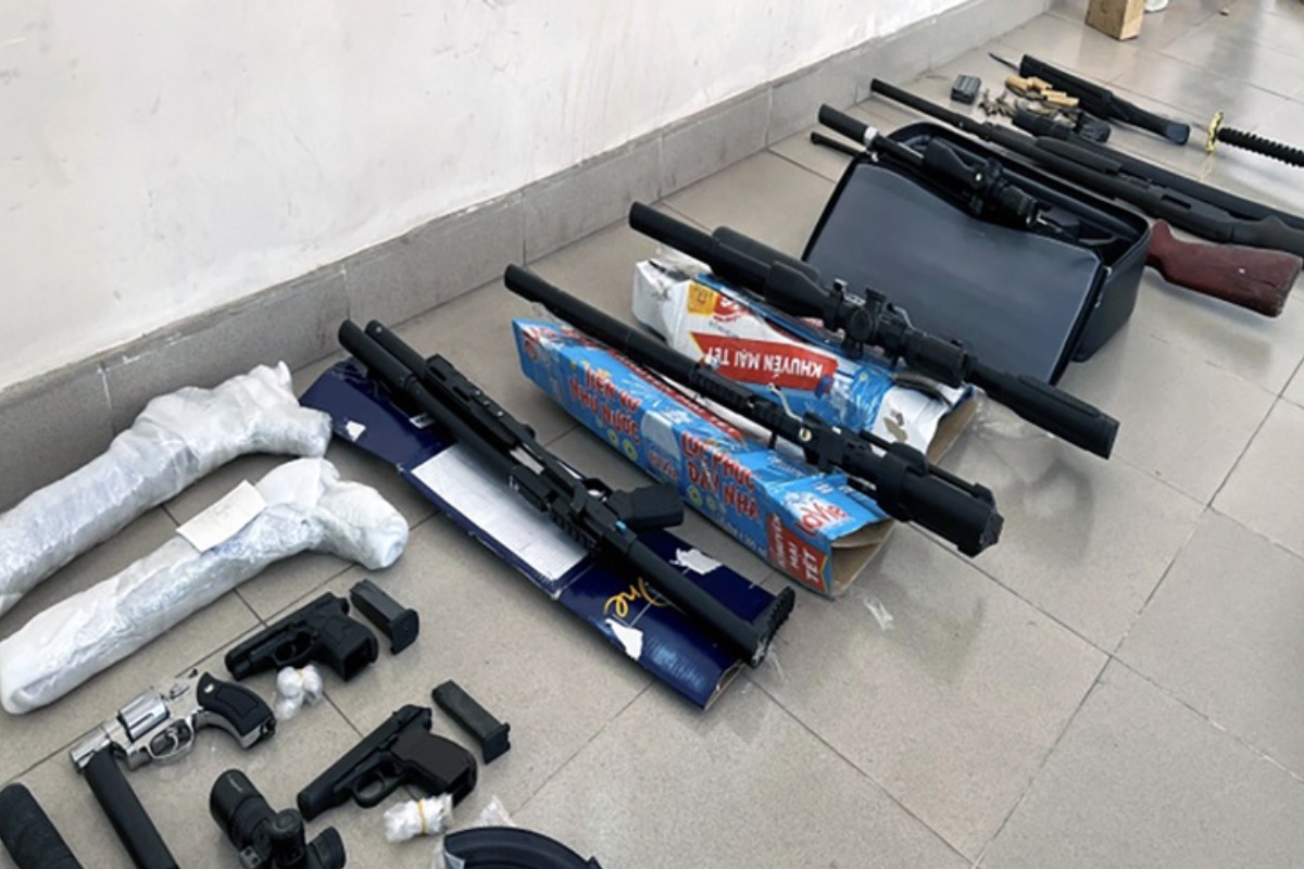 ドンナイ省で武器密売組織を摘発、拳銃や日本刀を押収