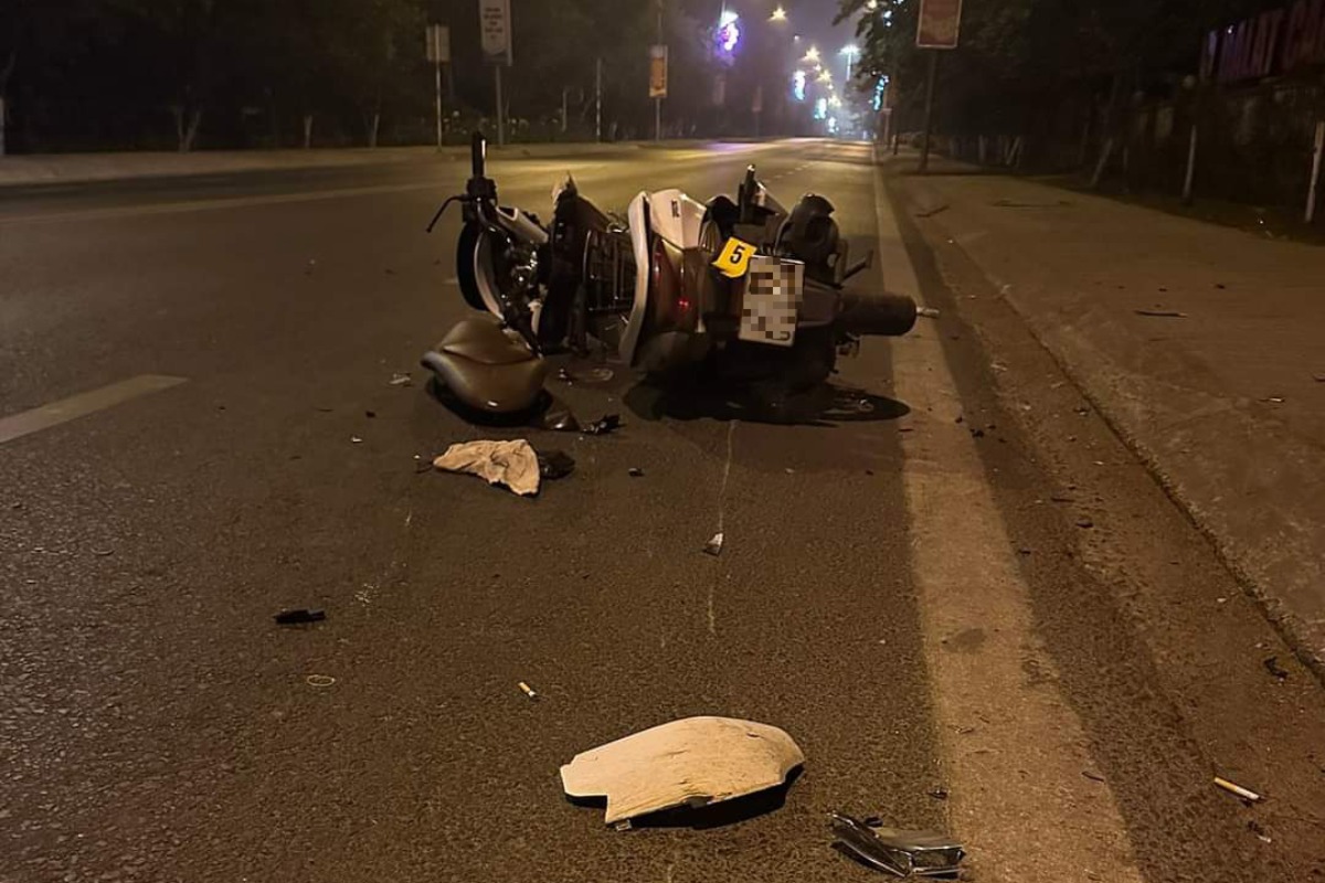 ダラットで外国人観光客の交通事故、バイクで電柱に突っ込み死亡