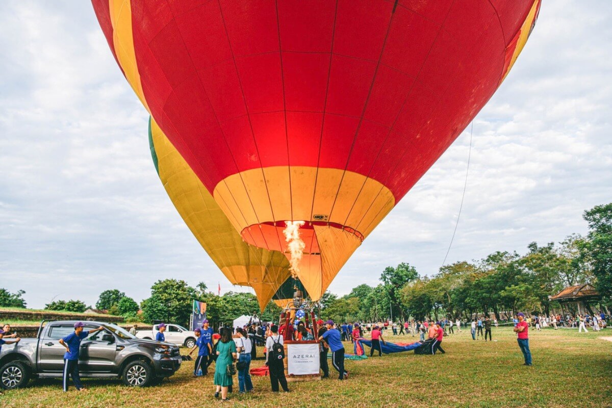 上空から楽しむ古都の美しさ、フエ国際熱気球祭りが開催