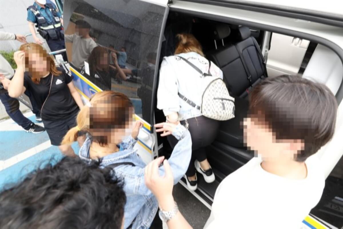 韓国で賭博のベトナム人複数を拘束、10人が20cmの隙間から逃走