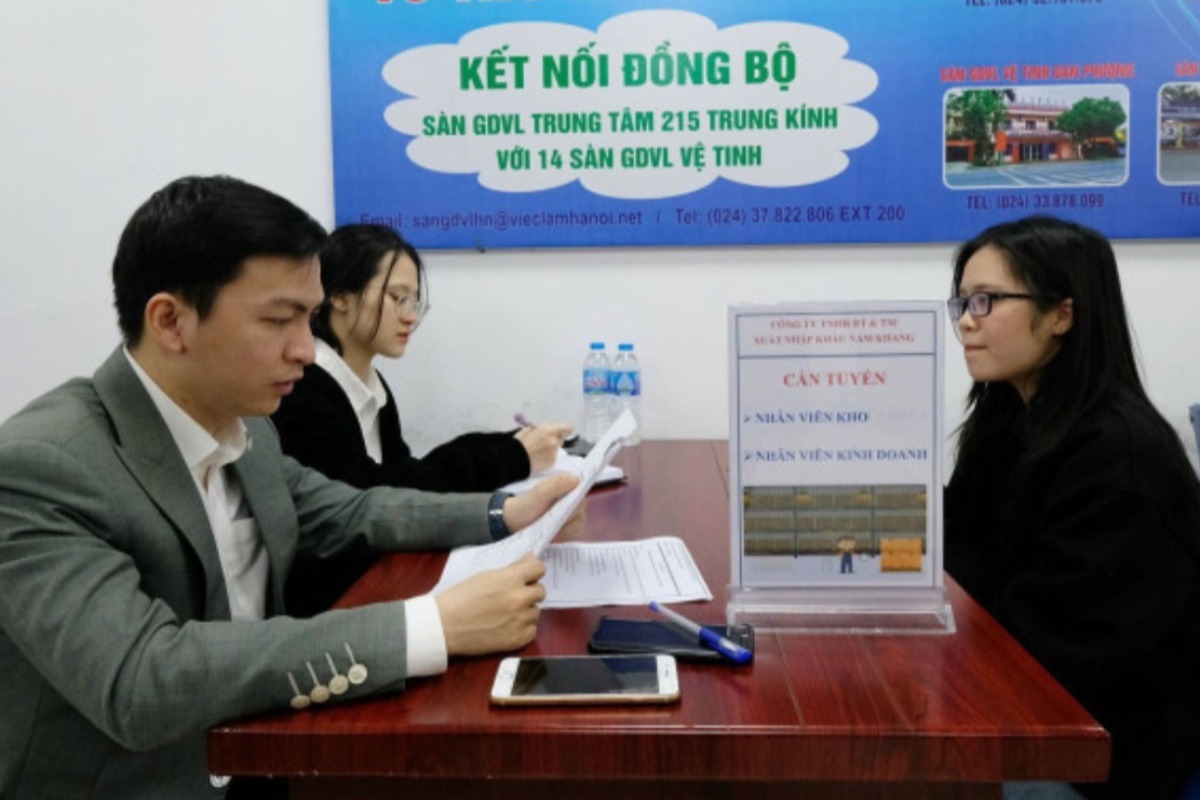 ベトナム人の希望月給、求職者の半数が400ドルを期待