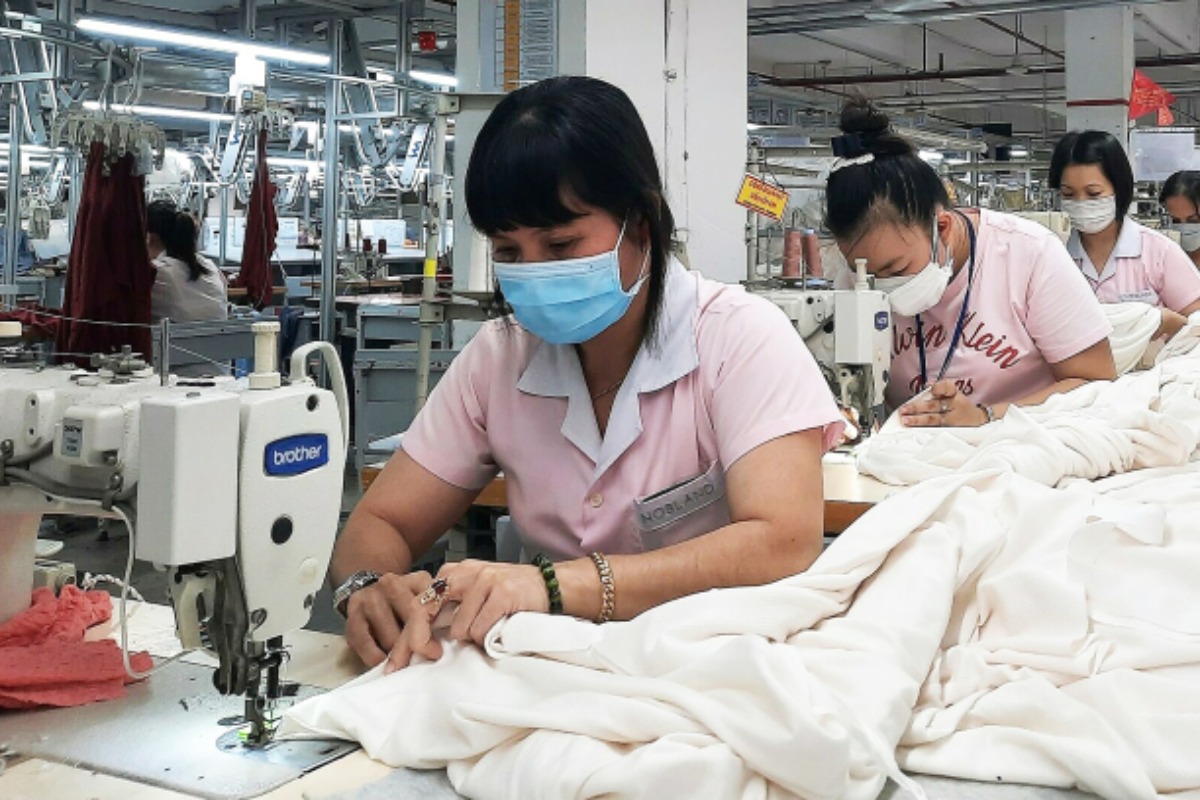 韓国系衣料品会社の解雇問題、労働者数百人の抗議で計画撤回