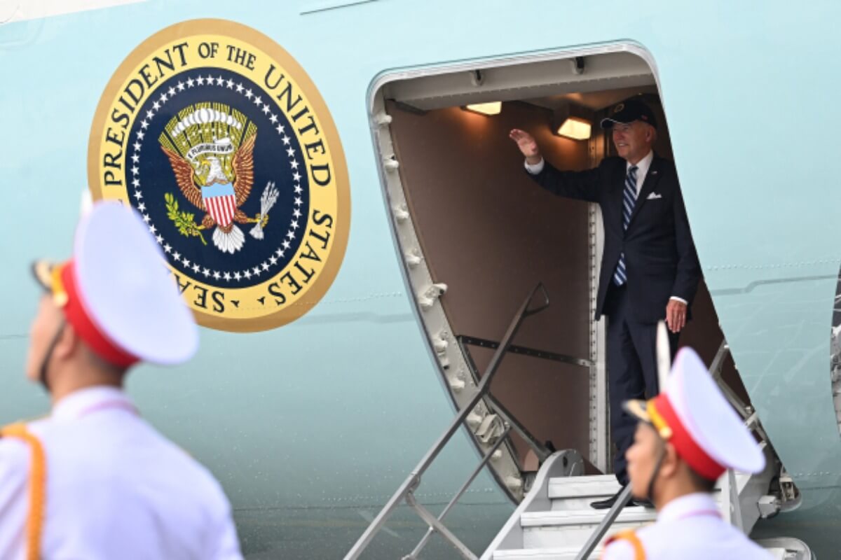 バイデン大統領のベトナム訪問終了、ハノイから出発