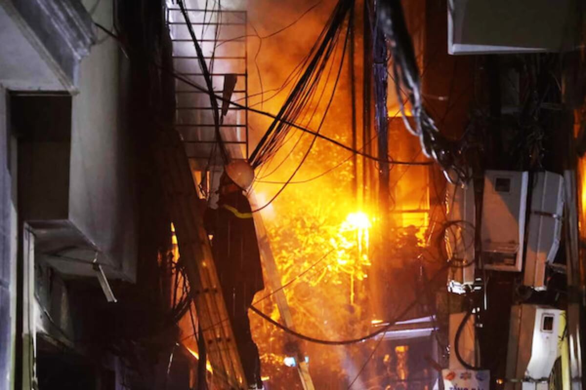 ハノイのアパートで大規模火災、56人が死亡