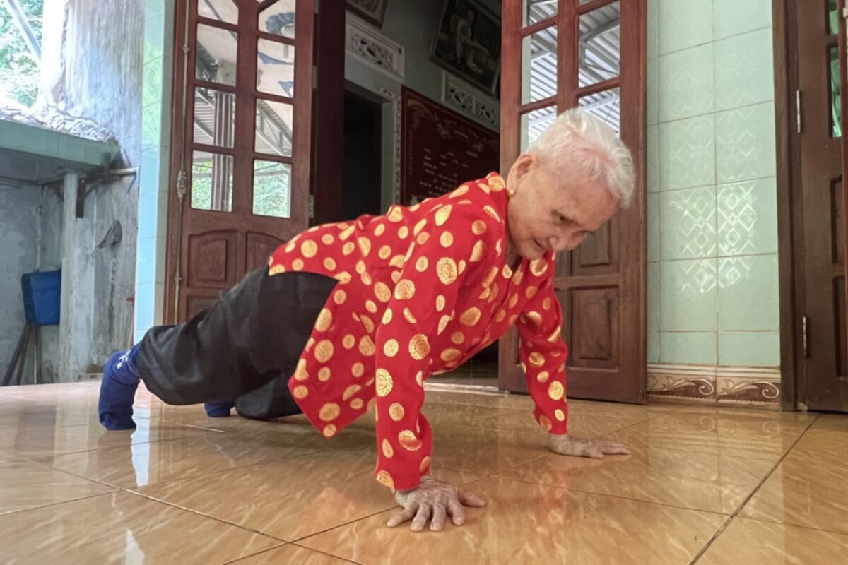 101歳のベトナム人女性、健康の秘訣は毎日の腕立て伏せ