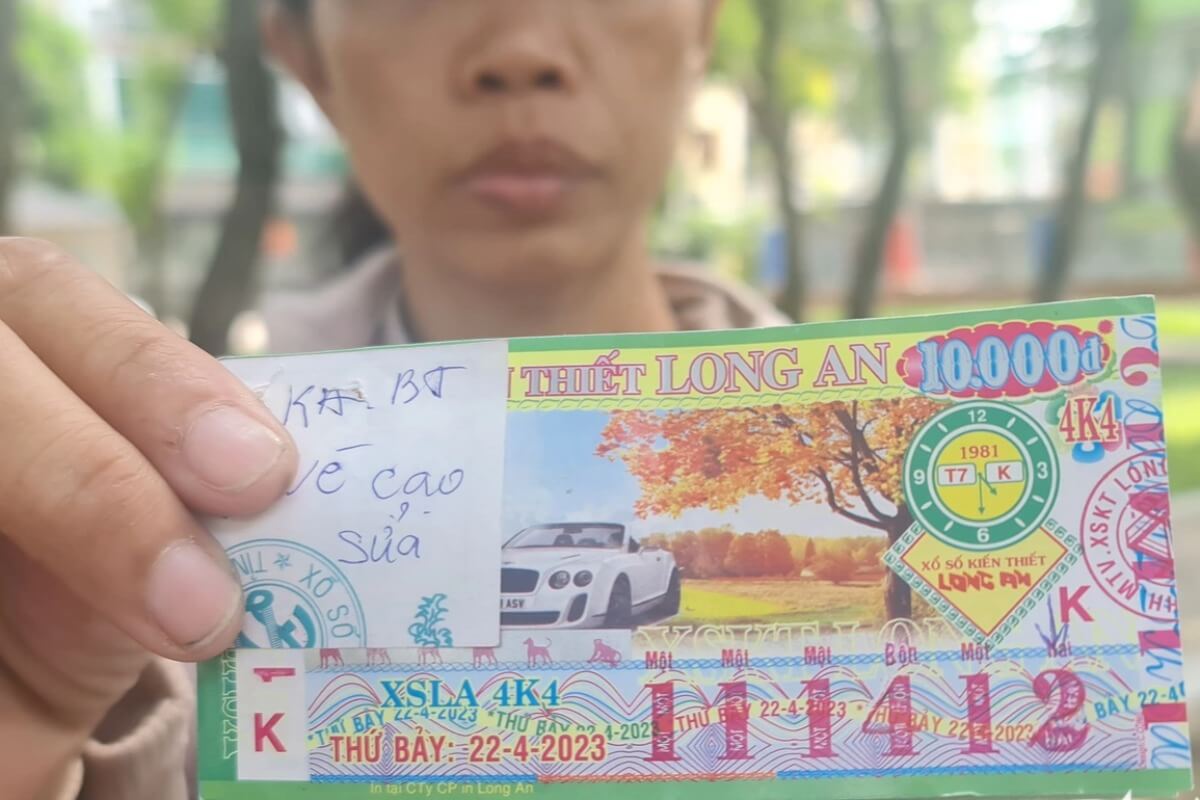 貧しい宝くじ行商人を狙った残酷な詐欺、ベトナム各地で横行