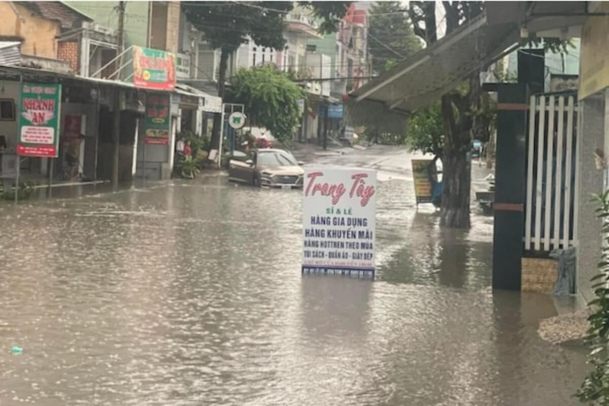 コントゥム市、台風4号の影響で道路多数が大規模な浸水被害