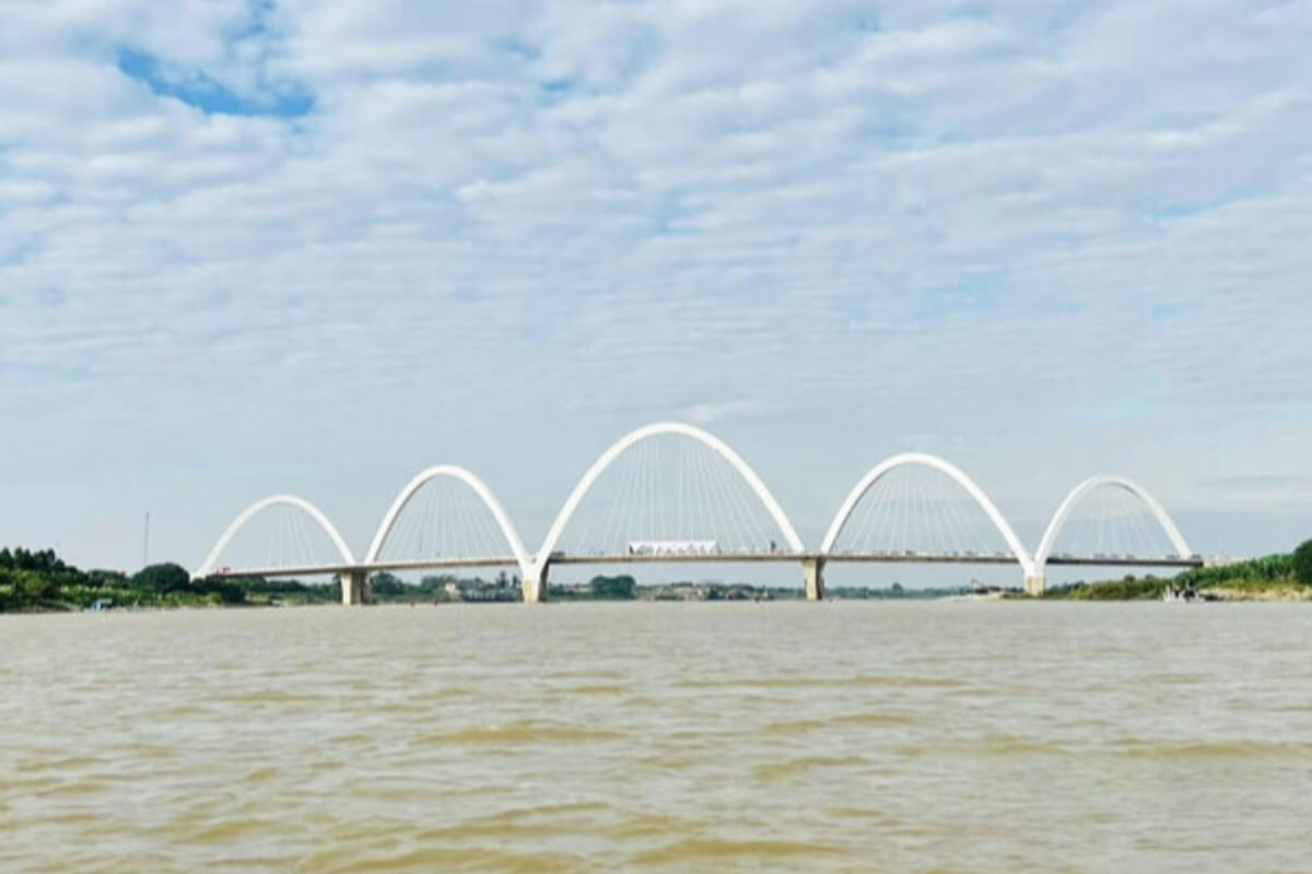 ベトナム最高の鋼製アーチ橋、キン・ズオン・ブオン橋が開通