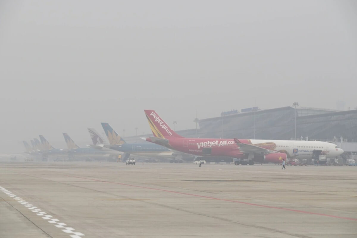 ノイバイ空港行きの航空便、濃霧のため約11便が着陸できず