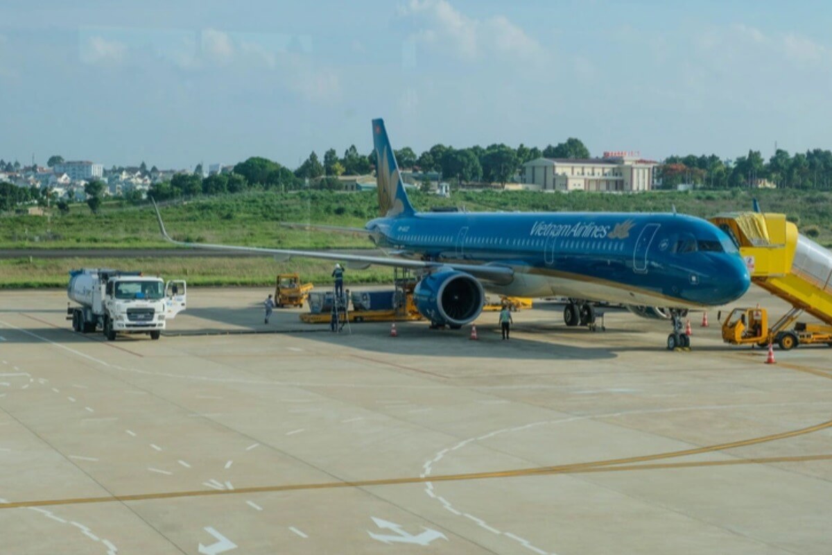 ベトナム航空の収益が改善、依然として大きな負債を抱える