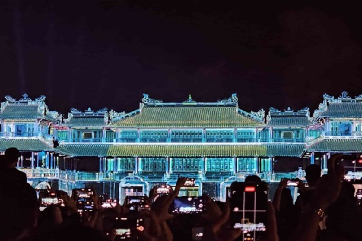 越仏外交樹立50周年、フエ城塞を3Dマッピングが彩る